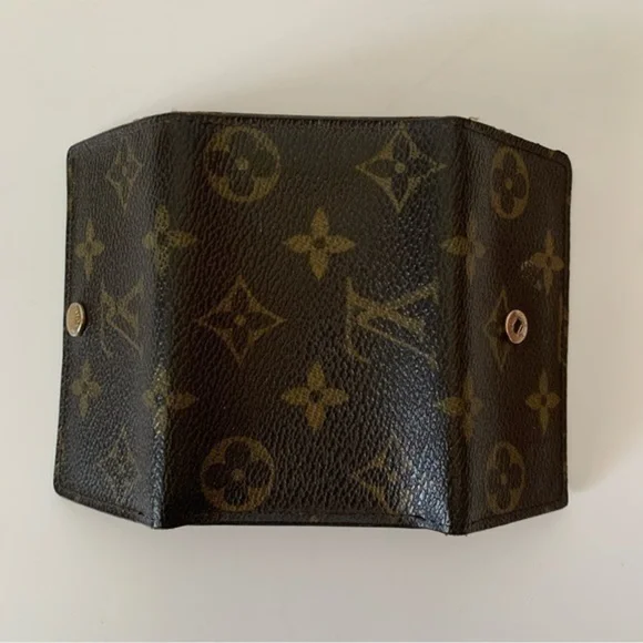 LOUIS VUITTON Monogram 6 Key Holder